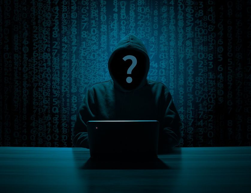 Faut-il lever l'anonymat en ligne ?